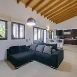 Santa Maria Town House